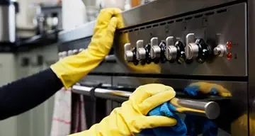 deep-clean-kitchen-oven