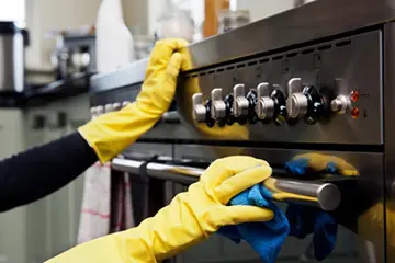 deep-clean-kitchen-oven